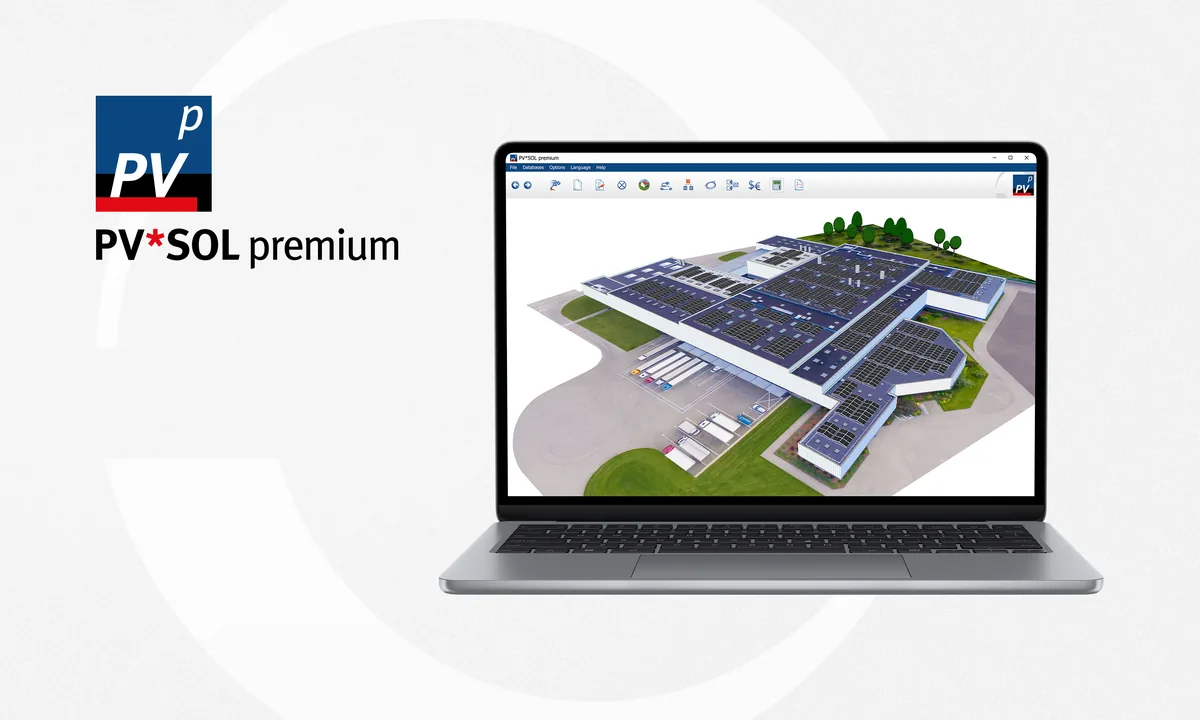 Logo PV*SOL premium et ordinateur portable affichant le modèle 3D d'un bâtiment industriel équipé de panneaux photovoltaïques
